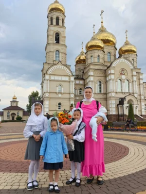 Фото 6. В духовно-православном центре «Вятский Посад» праздничное торжество 1 сентября началось с молебна