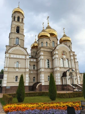 Фото 9. В духовно-православном центре «Вятский Посад» праздничное торжество 1 сентября началось с молебна