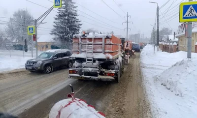 С улиц Орла усиленно вывозят снег