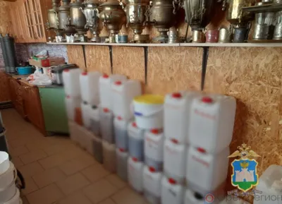 Деятельность ливенского цеха по производству контрафактного алкоголя прервалась оперативниками