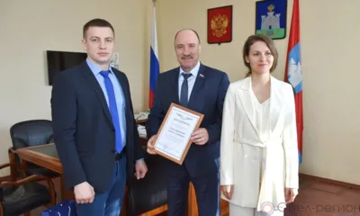 Председатель Орловского облсовета Леонид Музалевский поблагодарил молодых депутатов за активную работу