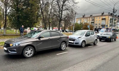 В Орле столкнулись три автомобиля