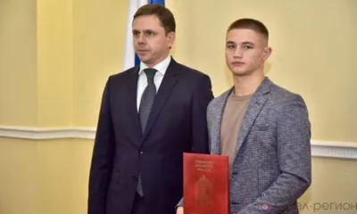 Андрей Клычков наградил орловца Платона Козлова