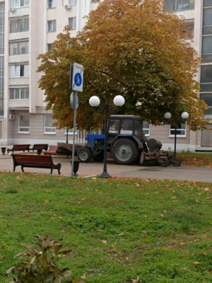 Фото 1. На бульваре Победы в Орле наводят чистоту