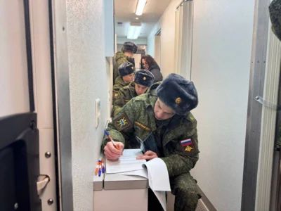 Фото 1. Орловские курсанты присоединились к акции «Капля крови дарит жизнь»