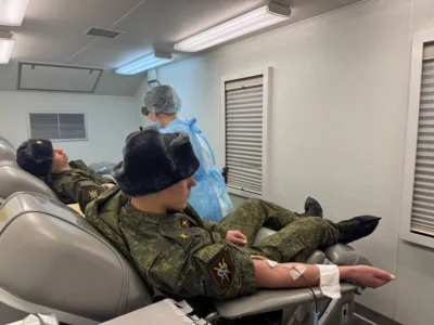 Фото 2. Орловские курсанты присоединились к акции «Капля крови дарит жизнь»