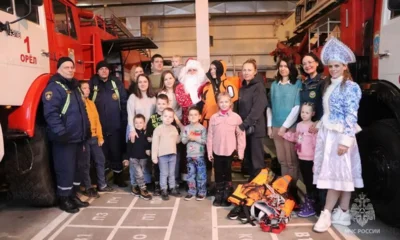 Пожарные Дед Мороз и Снегурочка исполнили мечты маленьких пациентов орловского НКМЦ им. З. И. Круглой