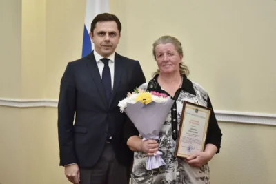 Фото 2. Андрей Клычков вручил награды победителям ежегодного областного конкурса «Ветеранское подворье»