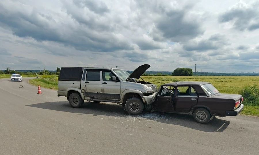 Под Орлом лобовое столкновение двух автомобилей унесло жизнь пенсионера