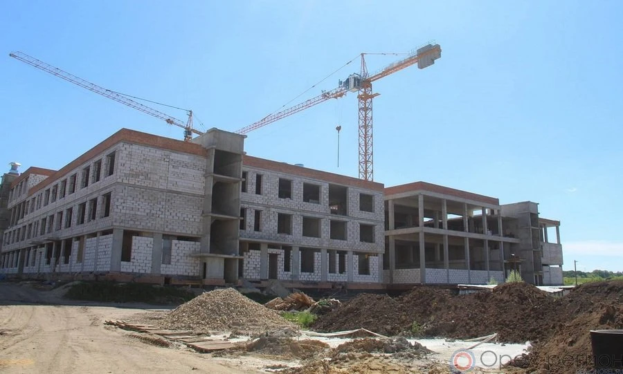 В Орле в школе на улице Зеленина ведётся подготовка к устройству кровли