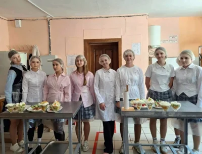 Фото 2. Ливенские студенты научили школьников готовить канапе и фруктовые салаты