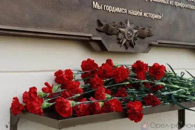 В Глазуновке открыт стенд, посвящённый лётчице Поляковой