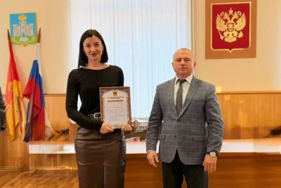 Фото 1. Андрей Усиков наградил помогавших устранять последствия сильного снегопада кромчан