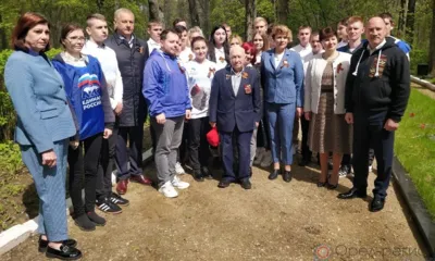 В музее-заповеднике И.С. Тургенева «Спасское-Лутовиново» на братской могиле воинов посажен дуб