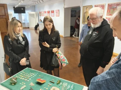 Фото 1. В краеведческий музей переданы новые экспонаты, отражающие быт и историю Орловского края