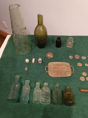 Фото 2. В краеведческий музей переданы новые экспонаты, отражающие быт и историю Орловского края