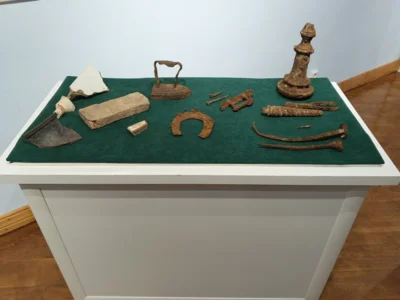 Фото 4. В краеведческий музей переданы новые экспонаты, отражающие быт и историю Орловского края