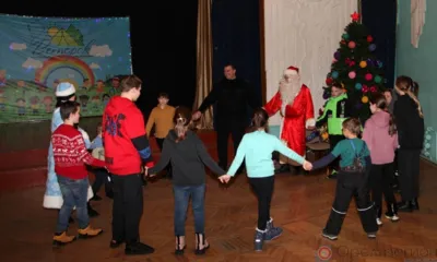 К прибывшим на Орловщину из ДНР, ЛНР и Украины детям пришёл «Полицейский Дед Мороз»