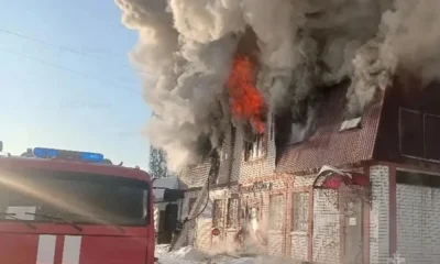 Фото 1. В Ливнах на локализацию пожара в двухэтажном здании потребовалось 15 минут