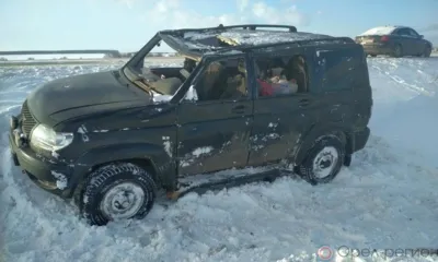 Под Орлом УАЗ вылетел в кювет и перевернулся