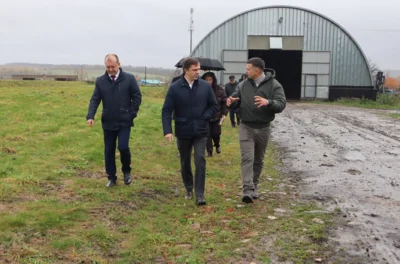 Фото 1. Отец и сыновья