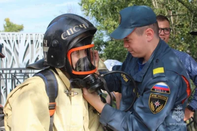 Фото 1. Спасатели провели для юных орловцев важные мастер-классы