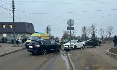 Три автомобиля столкнулись в Мценске