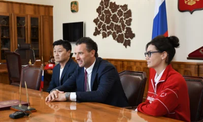 Фото 2. Роман Ротенберг провёл мастер-класс для юных орловских хоккеистов