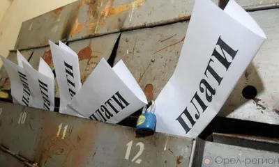 Дождаться капремонта: Двухэтажный дом на улице Центральной в деревне Становое Орловского района постепенно разрушается