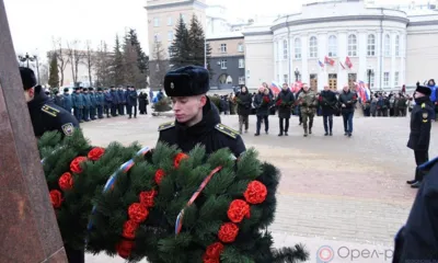 Орловцы возложили цветы к стеле «Орёл - город воинской славы» и бюстам героев Отечества