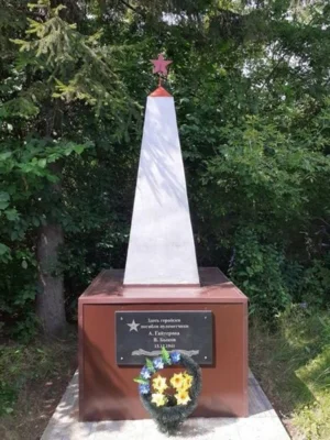 Фото 1. На Орловщине отремонтируют дорогу к могиле пулемётчицы Ани Гайтеровой