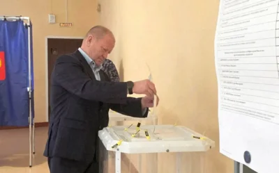 Фото 1. Председатель Орловского облсовета Леонид Музалевский принял участие в выборах