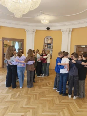 Фото 1. Актёры Иван Кирюхин, Евгений Винник и Данила Маскаев провели мастер-классы для орловских школьников