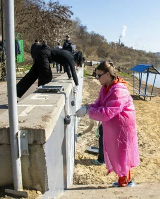 Фото 5. Более ста человек привели в порядок прибрежный склон Оки в центре Орла