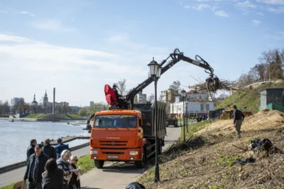 Фото 17. Более ста человек привели в порядок прибрежный склон Оки в центре Орла