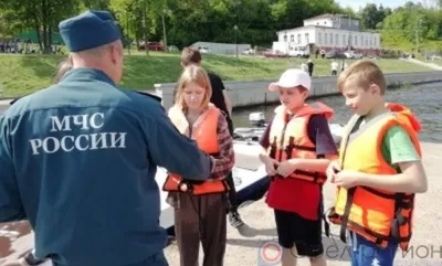 Орловские спасатели регулярно рассказывают детям о безопасном поведении на воде