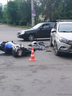 В Орле в результате столкновения мотоцикла и автомобиля пострадала несовершеннолетняя