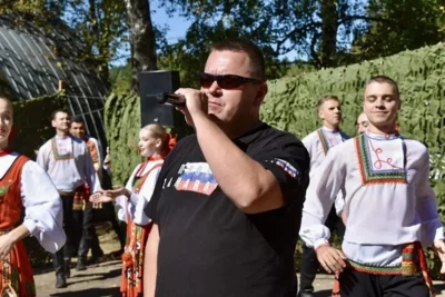 Фото 2. Артисты орловского ансамбля «Славица» и ZAHAROV 57 выступили перед бойцами СВО