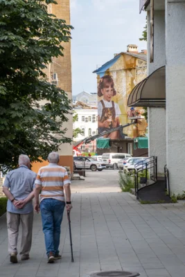 Фото 1. В Орле продолжается работа над созданием муралов