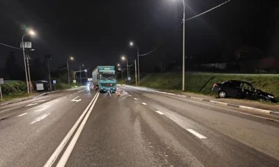 На орловской трассе Lada попала под колёса фуры и вылетела в кювет