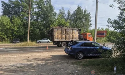 В Орле КамАЗ протаранил Skoda Rapid