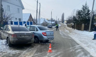 В Ливнах Lada и Volkswagen не поделили дорогу