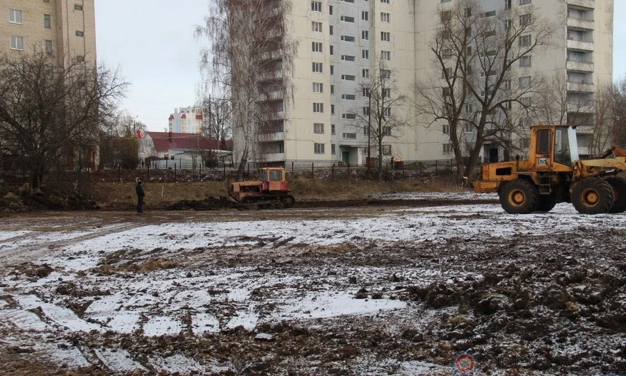 В Орле продолжается строительство физкультурного комплекса около школы №15