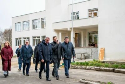 Фото 4. Андрей Клычков оценил благоустройство общественных территорий в Покровском районе