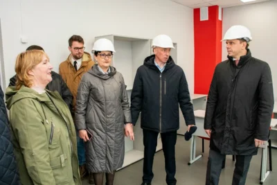 Фото 5. Андрей Клычков оценил благоустройство общественных территорий в Покровском районе