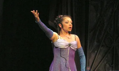 Коллеги поздравили заслуженную артистку России Елену Шигапову с 30-летием творческой деятельности на сцене орловского театра «Свободное пространство»