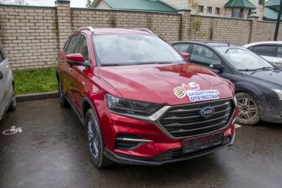 Фото 2. В Орле ветеран СВО получил ключи от нового автомобиля с ручным управлением