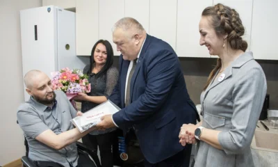 В Орле ветеран СВО получил ключи от нового автомобиля с ручным управлением