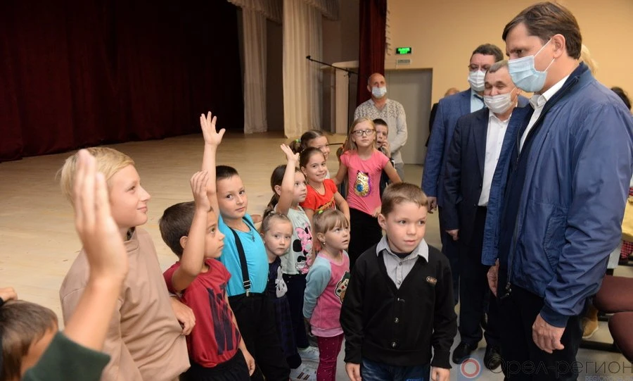 В минувшую пятницу Андрей Клычков посетил Покровский и Залегощенский районы. Фоторепортаж