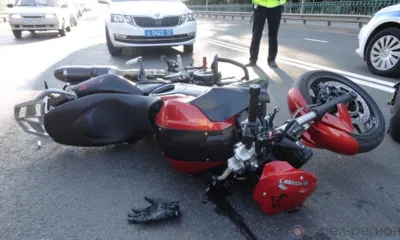 В Орле водитель Geely протаранил едущий впереди мотоцикл